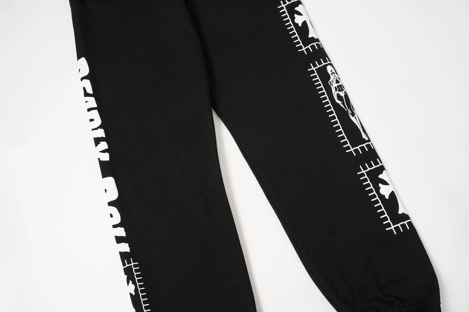 8715 26 ， Same Style 。 1：1 。Black S x L Chrome hearts